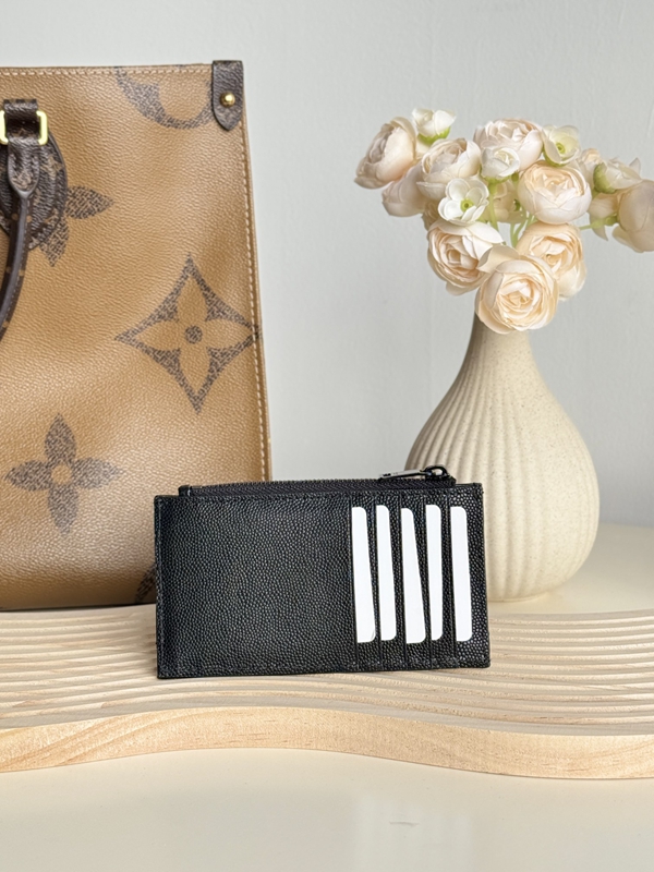 イヴサンローラン財布背面デザイン